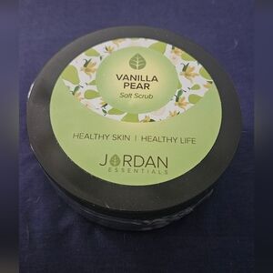 Essentials Vanilla Pear Salt Scrub